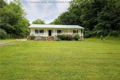 PEACEFUL, PRIVATE COUNTRY SETTING ON 1.2 ACRES IN POCA! THIS - photo 2