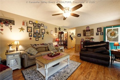 PEACEFUL, PRIVATE COUNTRY SETTING ON 1.2 ACRES IN POCA! THIS - photo 5
