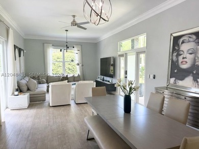 Mid-century modern 4bed/4bath pool home on oversized corner lot - photo 11