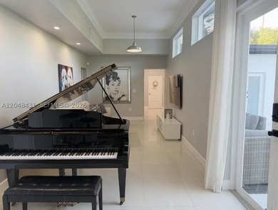 Mid-century modern 4bed/4bath pool home on oversized corner lot - photo 12