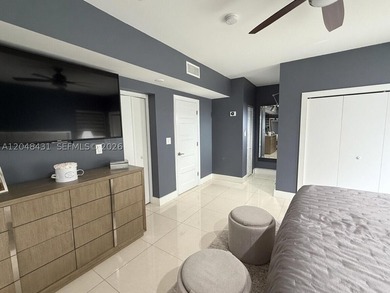 Mid-century modern 4bed/4bath pool home on oversized corner lot - photo 15