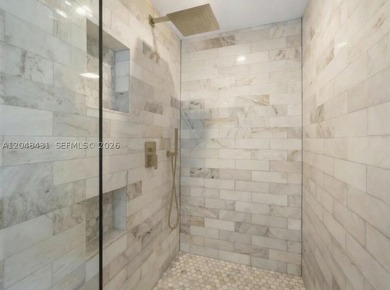 Mid-century modern 4bed/4bath pool home on oversized corner lot - photo 18