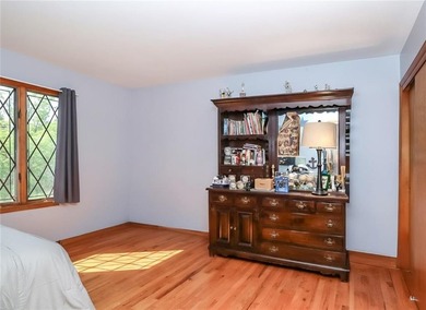 Welcome to 282 Boscombe Avenue - A South Shore Gem! Nestled on a - photo 21