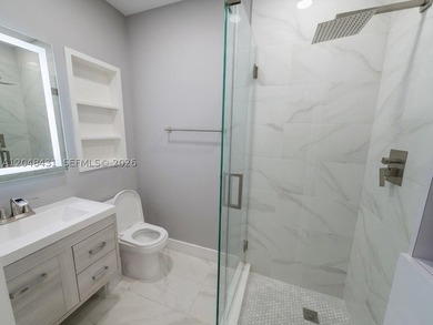 Mid-century modern 4bed/4bath pool home on oversized corner lot - photo 22