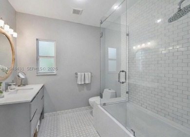 Mid-century modern 4bed/4bath pool home on oversized corner lot - photo 24