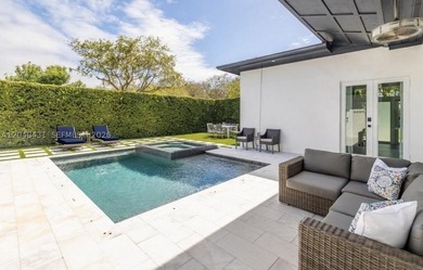 Mid-century modern 4bed/4bath pool home on oversized corner lot - photo 31