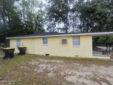 Charming 3 bedroom, 2 bath home full of potential! Perfect for a - photo 3