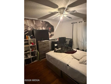 Charming 3 bedroom, 2 bath home full of potential! Perfect for a - photo 5