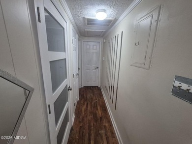 Charming 3 bedroom, 2 bath home full of potential! Perfect for a - photo 7