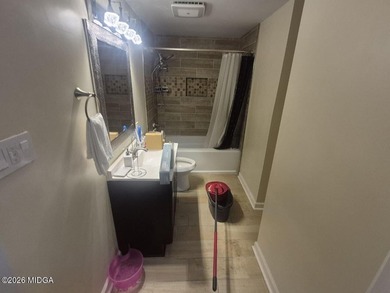 Charming 3 bedroom, 2 bath home full of potential! Perfect for a - photo 9