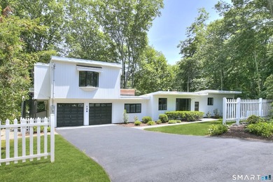 This is a truly must-see home! A modernized Mid-Century - photo 2