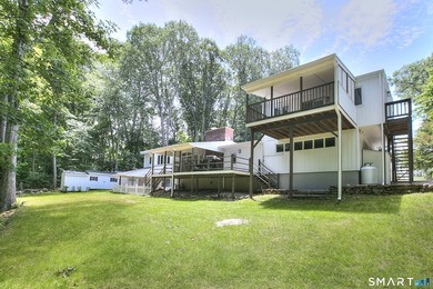 This is a truly must-see home! A modernized Mid-Century - photo 3