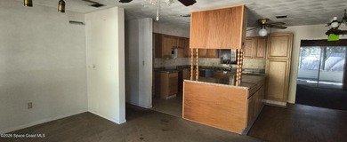 Unlock the potential of this 3-bedroom, 2-bathroom home nestled - photo 12