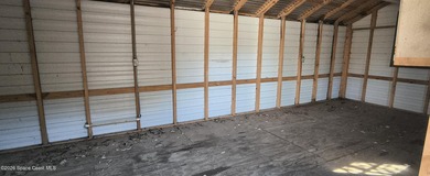Unlock the potential of this 3-bedroom, 2-bathroom home nestled - photo 18