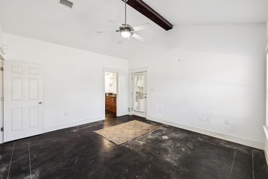 This 3 bedroom, 2 bathroom cottage offers a compelling - photo 20
