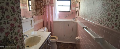 Unlock the potential of this 3-bedroom, 2-bathroom home nestled - photo 23