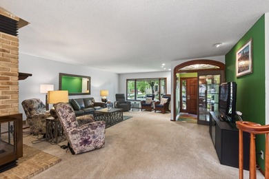 Spacious and beautifully updated 4-bedroom, 3-bath two-story - photo 4