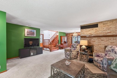 Spacious and beautifully updated 4-bedroom, 3-bath two-story - photo 5
