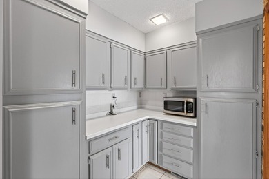 Spacious and beautifully updated 4-bedroom, 3-bath two-story - photo 9