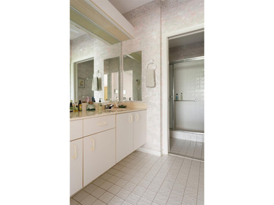 Situated on the top (4th) floor this 2-bed 2-bath residence - photo 15