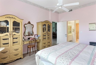 Situated on the top (4th) floor this 2-bed 2-bath residence - photo 19