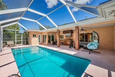 Spectacular Custom-Built Corner Pool Home in Adorable Miami - photo 5