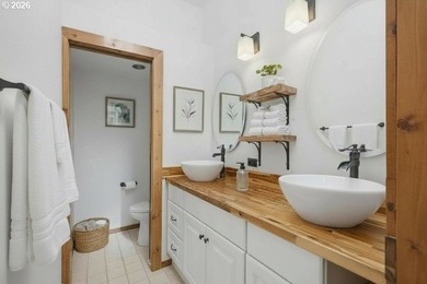 Experience the best of Pacific Northwest living in this - photo 12