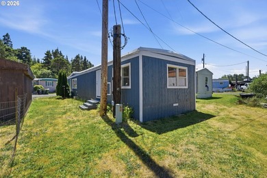 Move-in ready and beautifully remodeled! This 2-bedroom, 1-bath - photo 4