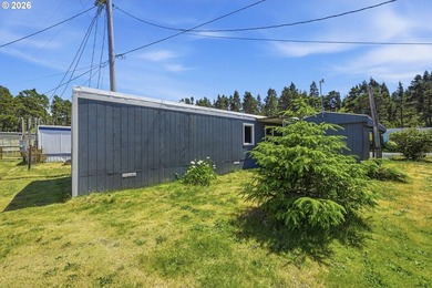 Move-in ready and beautifully remodeled! This 2-bedroom, 1-bath - photo 5