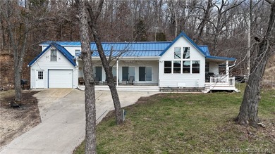Welcome to your lakefront retreat in coveted Indian Creek Cove - photo 2