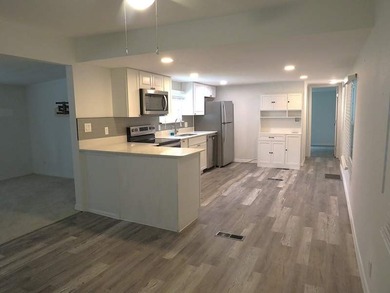 Turnkey Ready Comfortable Open Floor Plan. Bedrooms are on - photo 2