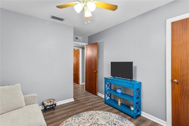 Welcome to this beautifully maintained 3 bedroom, 1 bath home - photo 12