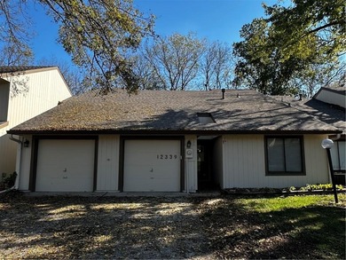 (private lake, pond, creek) Townhome/Townhouse For Sale in Kansas City Missouri