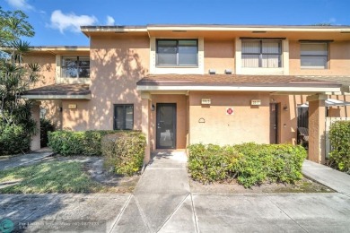 Lake Townhome/Townhouse For Sale in Pompano Beach, Florida