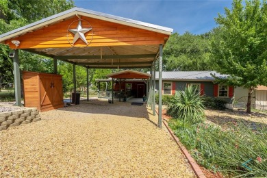 UPSCALE RUSTIC CABIN rests beautifully beneath a canopy of tall - Lake Home For Sale in Tool, Texas