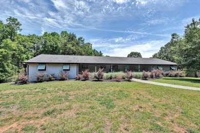 Welcome to Karoo Lodge and Cabins at Smith Mountain Lake. This - photo 11