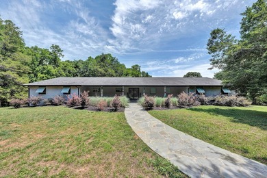 Welcome to Karoo Lodge and Cabins at Smith Mountain Lake. This - photo 12