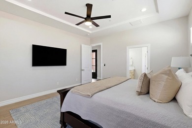 Modern desert luxury beautifully designed single-level home in - photo 15