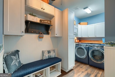 Beauty, Location & Easy Living! This spacious ranch offers the - photo 20