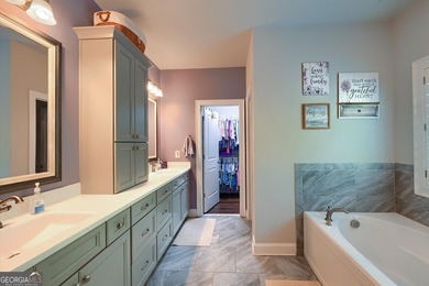 Beauty, Location & Easy Living! This spacious ranch offers the - photo 23