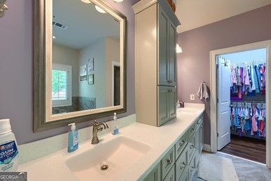 Beauty, Location & Easy Living! This spacious ranch offers the - photo 24