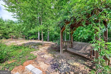 Beauty, Location & Easy Living! This spacious ranch offers the - photo 43
