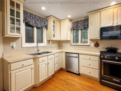 Exceptional space, timeless character, and thoughtful updates - photo 7