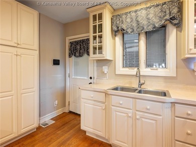 Exceptional space, timeless character, and thoughtful updates - photo 9
