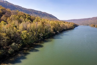 Lake Home For Sale in Chattanooga, Tennessee