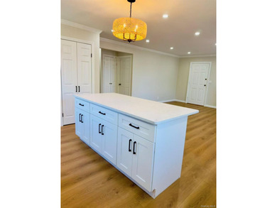 Beautiful newly renovated Large 2 Bedrooms in one of the best - photo 13