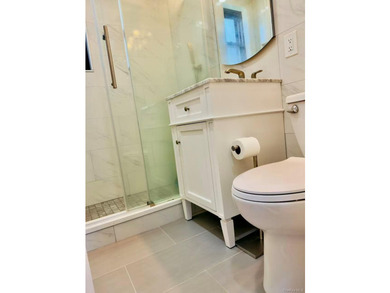 Beautiful newly renovated Large 2 Bedrooms in one of the best - photo 20