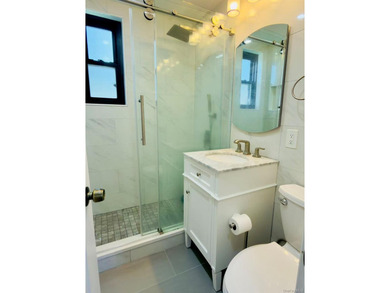Beautiful newly renovated Large 2 Bedrooms in one of the best - photo 21