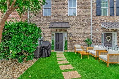 Welcome to this exceptional 3-bedroom, 4-bath mixed-use townhome - photo 30