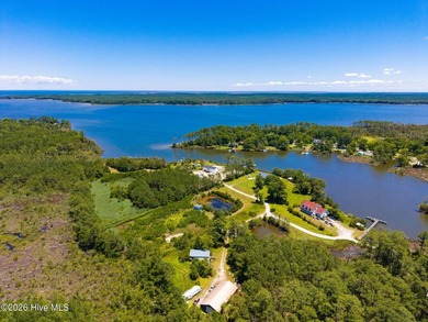 Welcome to an exceptional waterfront retreat offering - photo 3